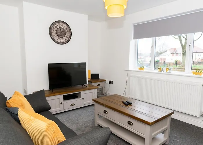 Charming 2 Bedroom House - Free Parking - Great Location
