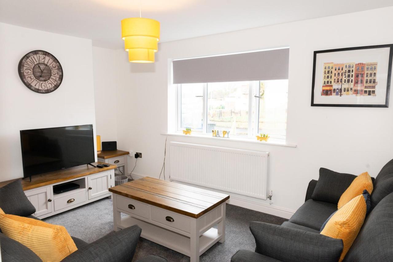 Charming 2 Bedroom House - Free Parking - Great Location Holiday home *