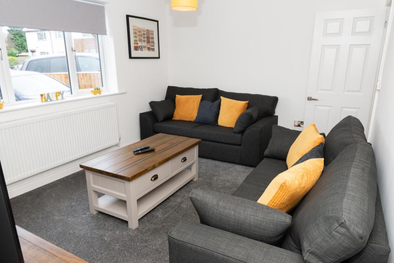 Charming 2 Bedroom House - Free Parking - Great Location * Tamworth