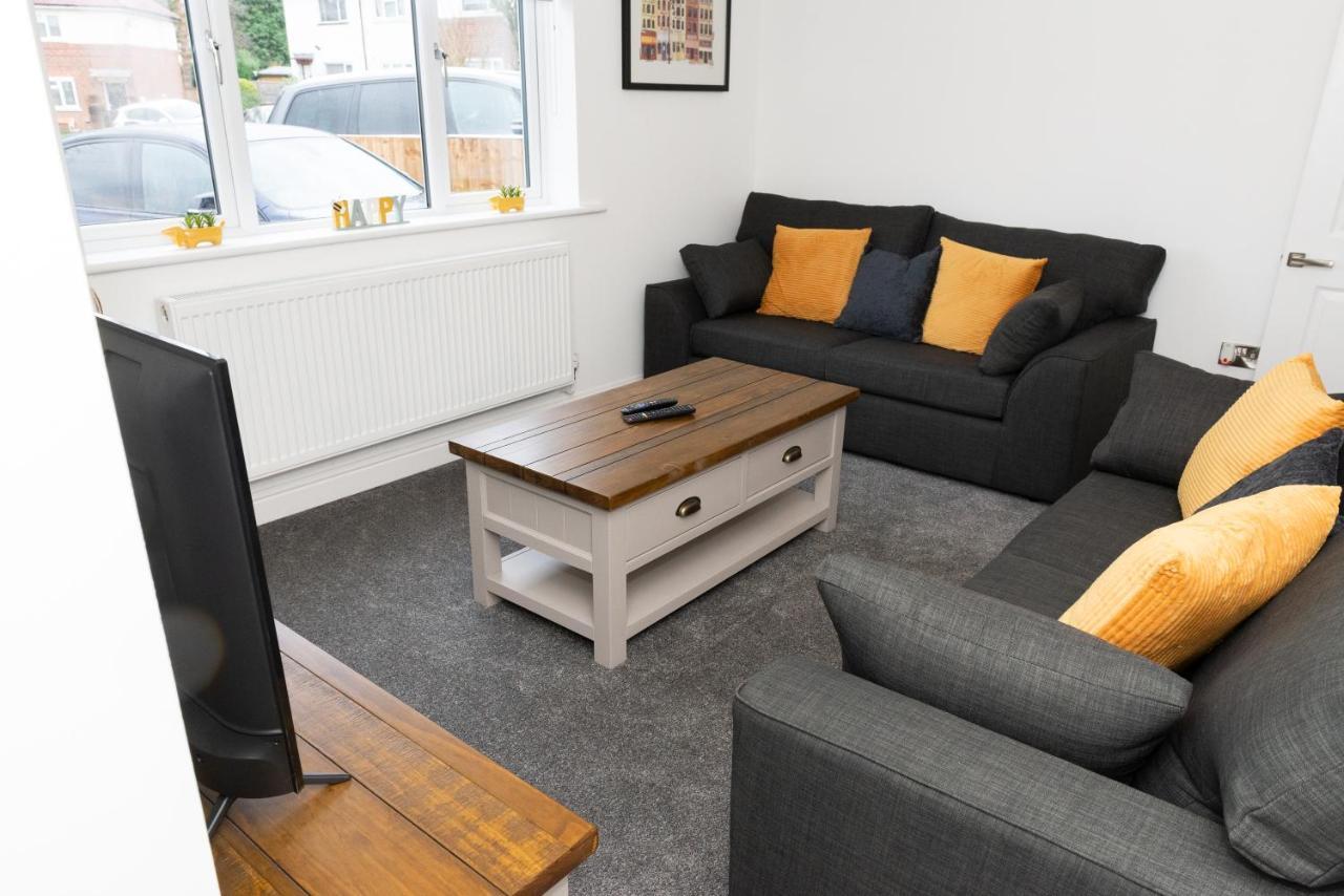 Charming 2 Bedroom House - Free Parking - Great Location Holiday home Tamworth