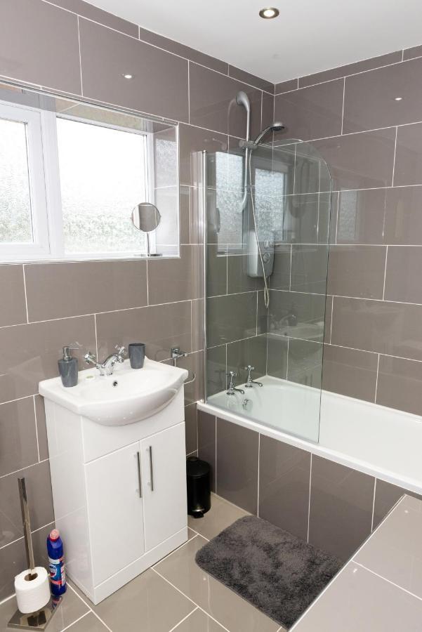 Holiday home Charming 2 Bedroom House - Free Parking - Great Location *