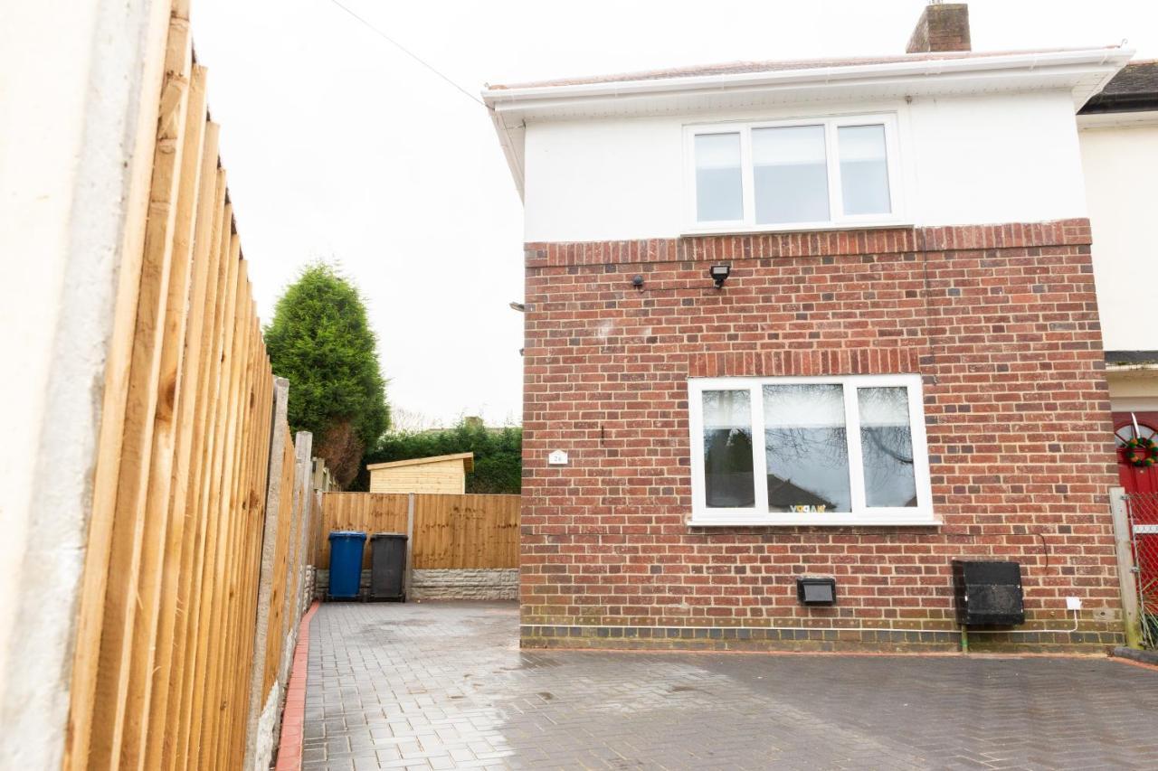 Charming 2 Bedroom House - Free Parking - Great Location * Tamworth