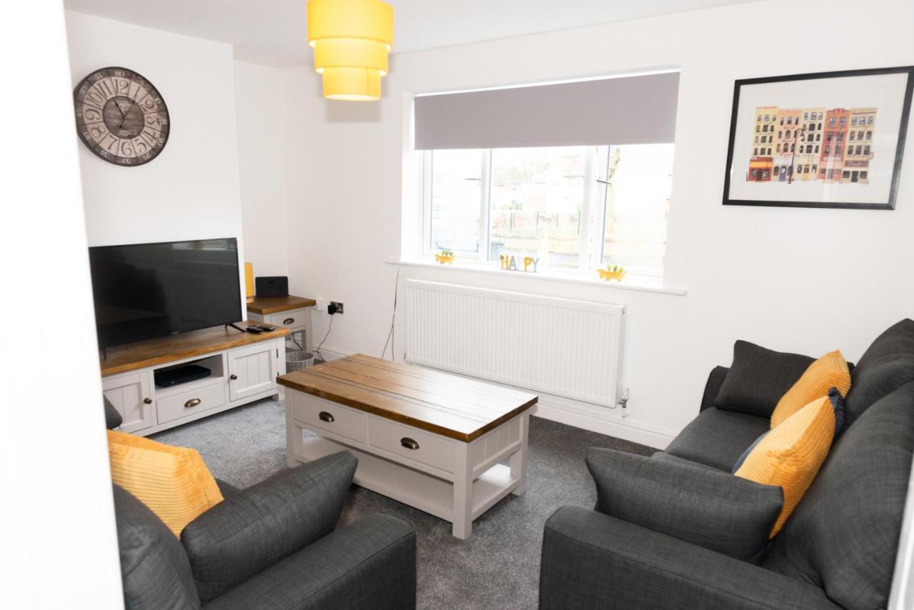 Charming 2 Bedroom House - Free Parking - Great Location Holiday home Tamworth