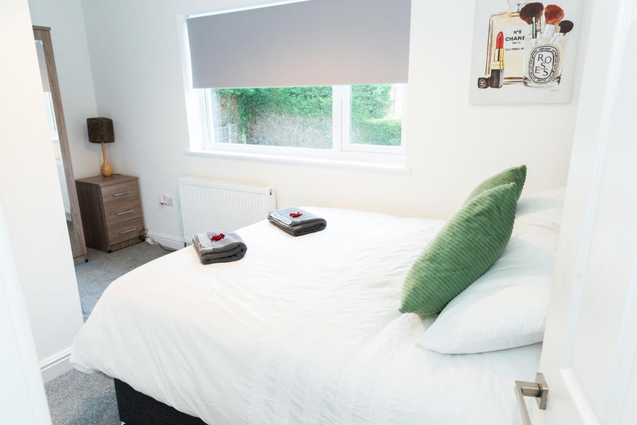 Charming 2 Bedroom House - Free Parking - Great Location Holiday home *