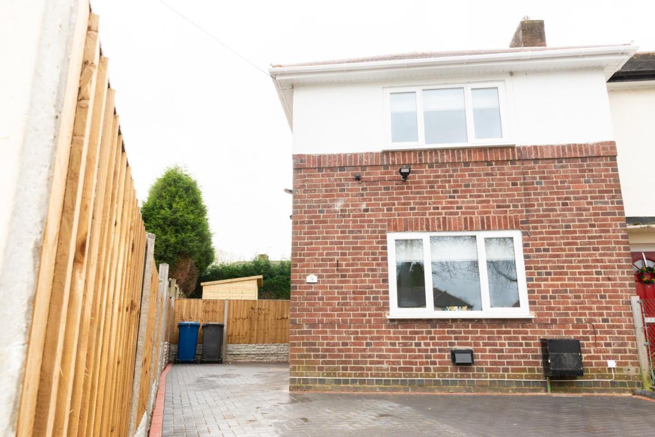Charming 2 Bedroom House - Free Parking - Great Location Holiday home *