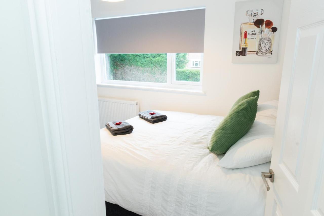 Charming 2 Bedroom House - Free Parking - Great Location Holiday home *