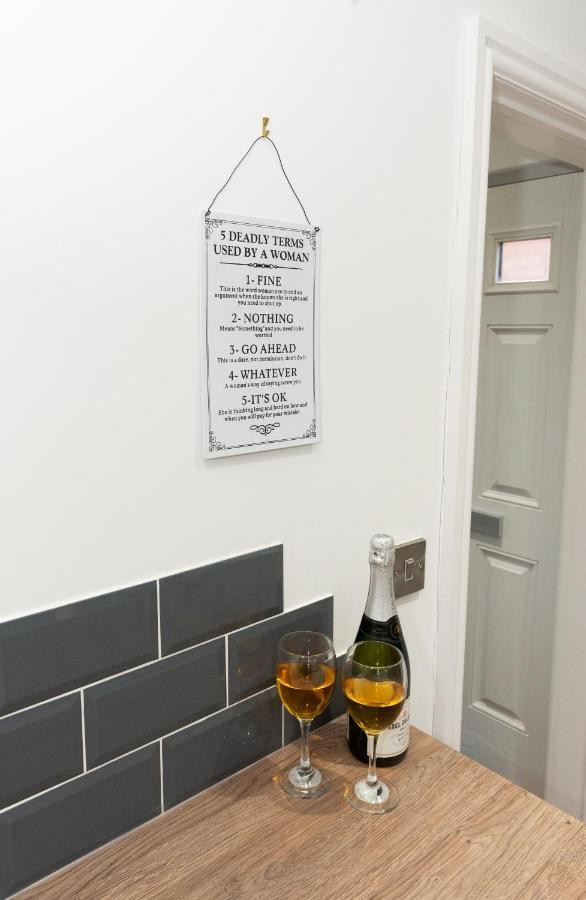 Charming 2 Bedroom House - Free Parking - Great Location * Tamworth